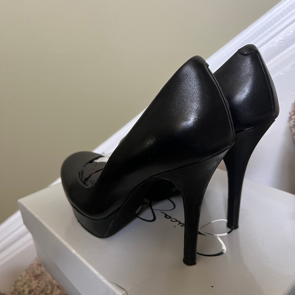Jessica Simpson Black Pumps - Picture 5 of 6